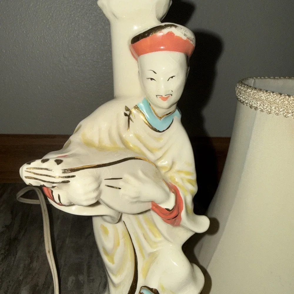 Vintage Pair Chinese Asian Porcelain Figural Table Lamp Set Lamps W Shades Work
